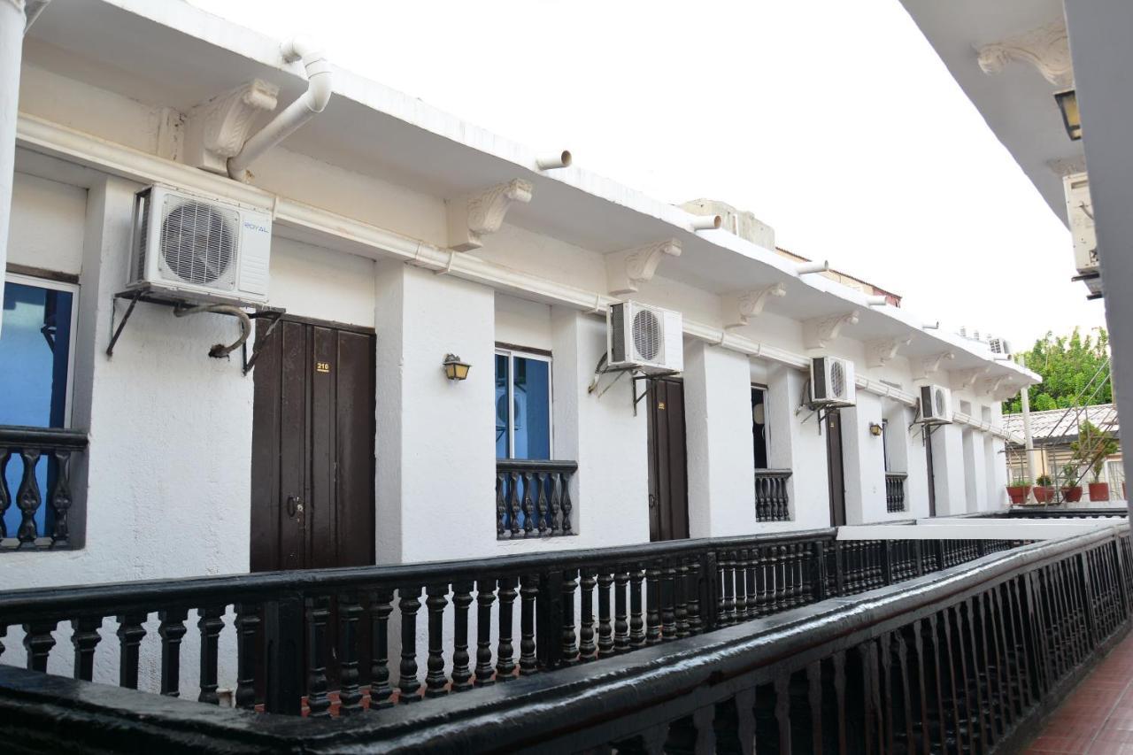 Hotel Andalucia Inn 圣玛尔塔 外观 照片