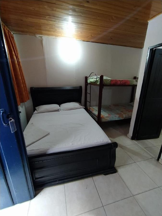 Hotel Andalucia Inn 圣玛尔塔 外观 照片
